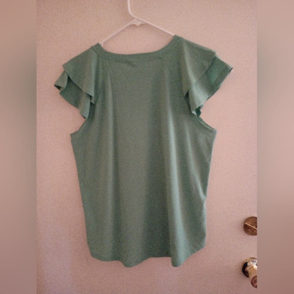 89th & MADISON Hi-Low Top - Picture 2 of 6